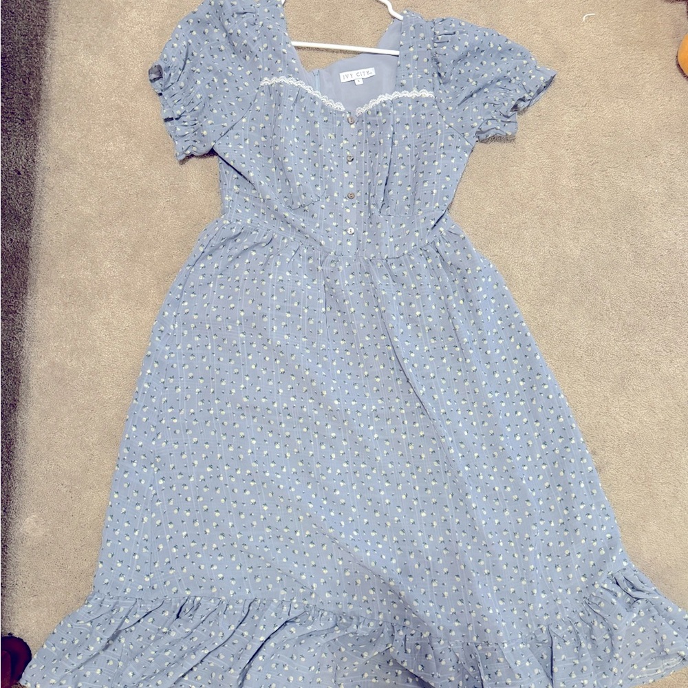 IVY CITY CO - Blue Dress with tiny Yellow florals 🫶✨ SIZE LARGE